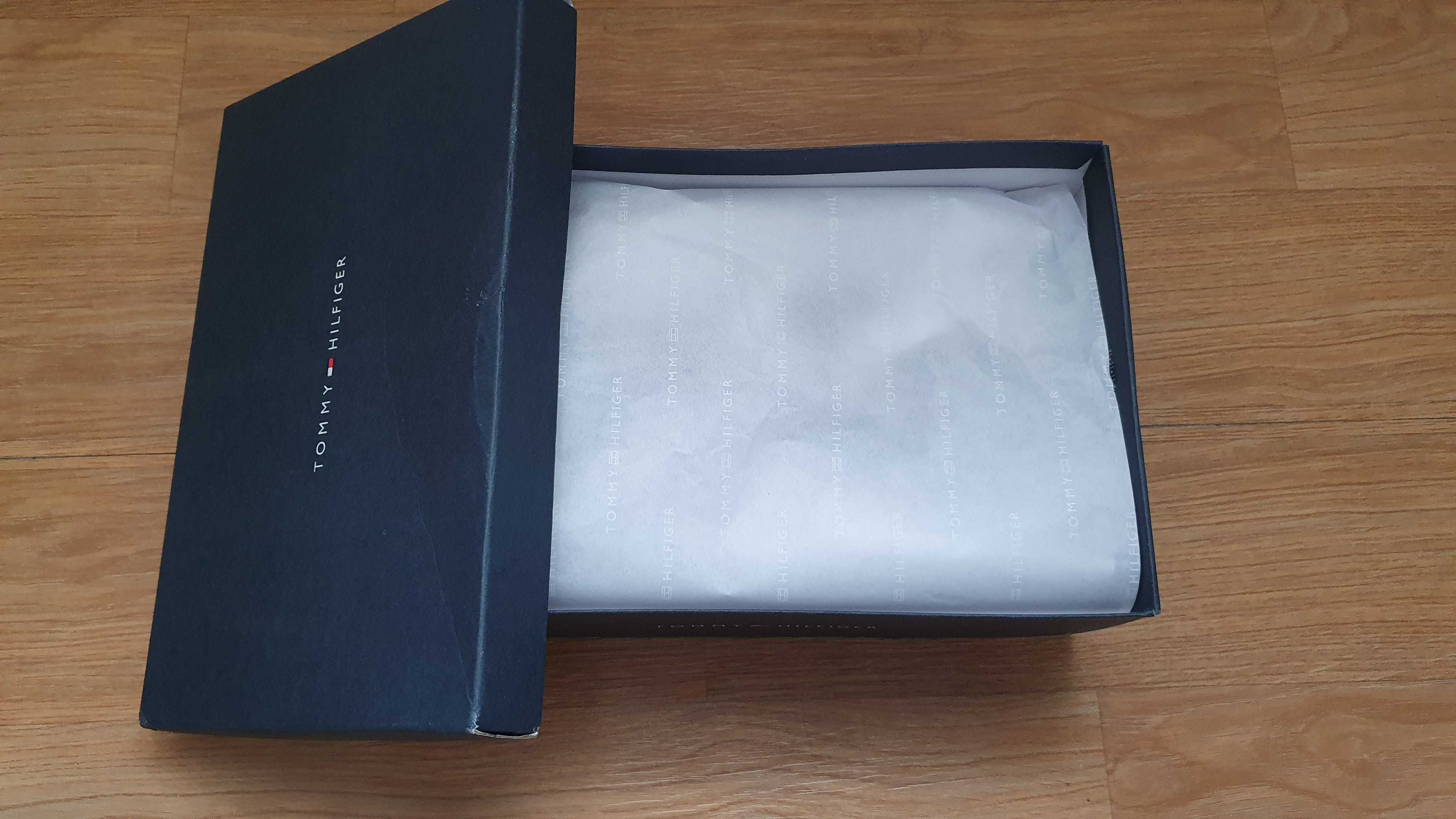 Кроссовки tommy hilfiger (новые, размер 38)