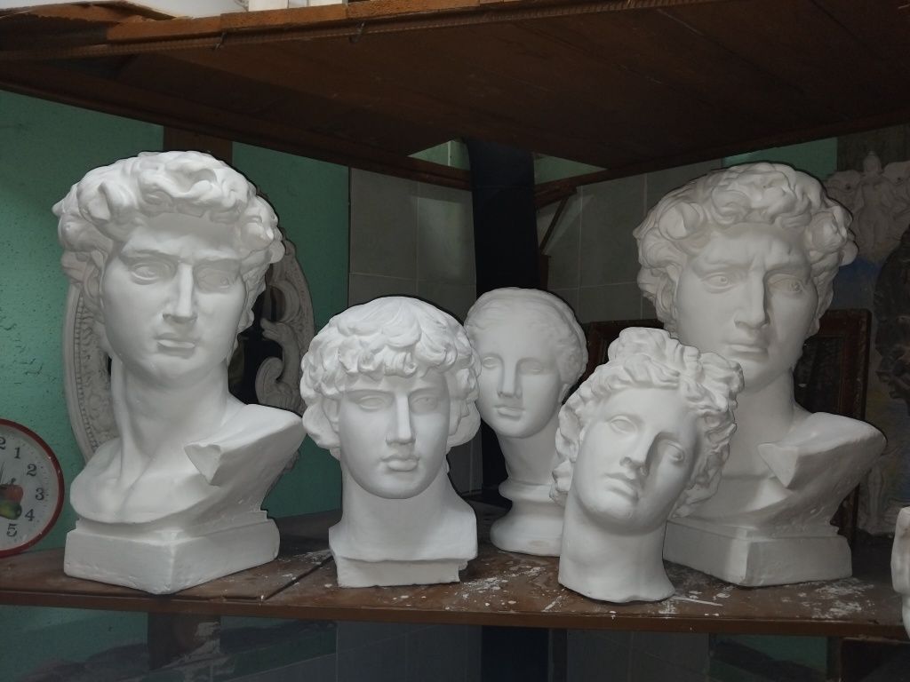 Скульптуры, бюсты, гипсовые головы.