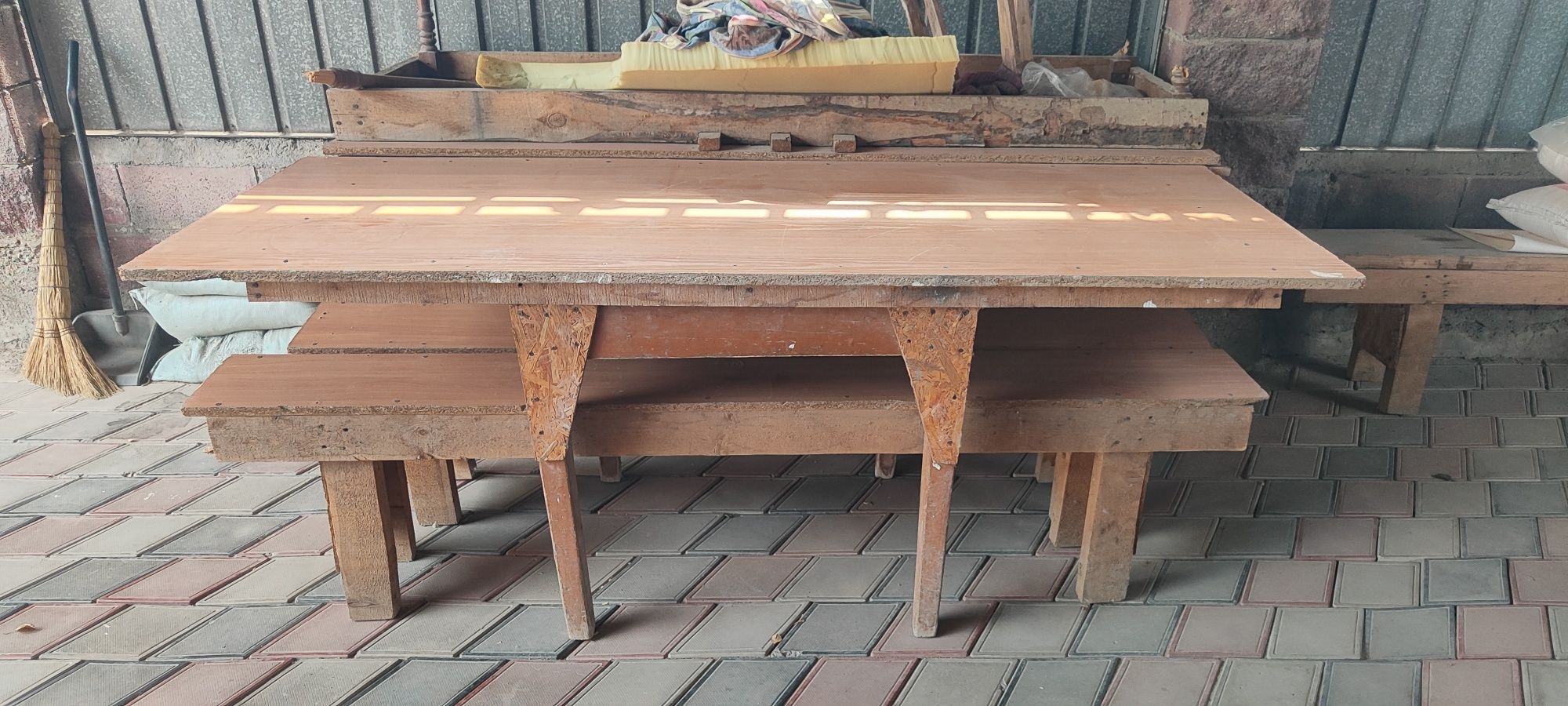 Срочно продам стол