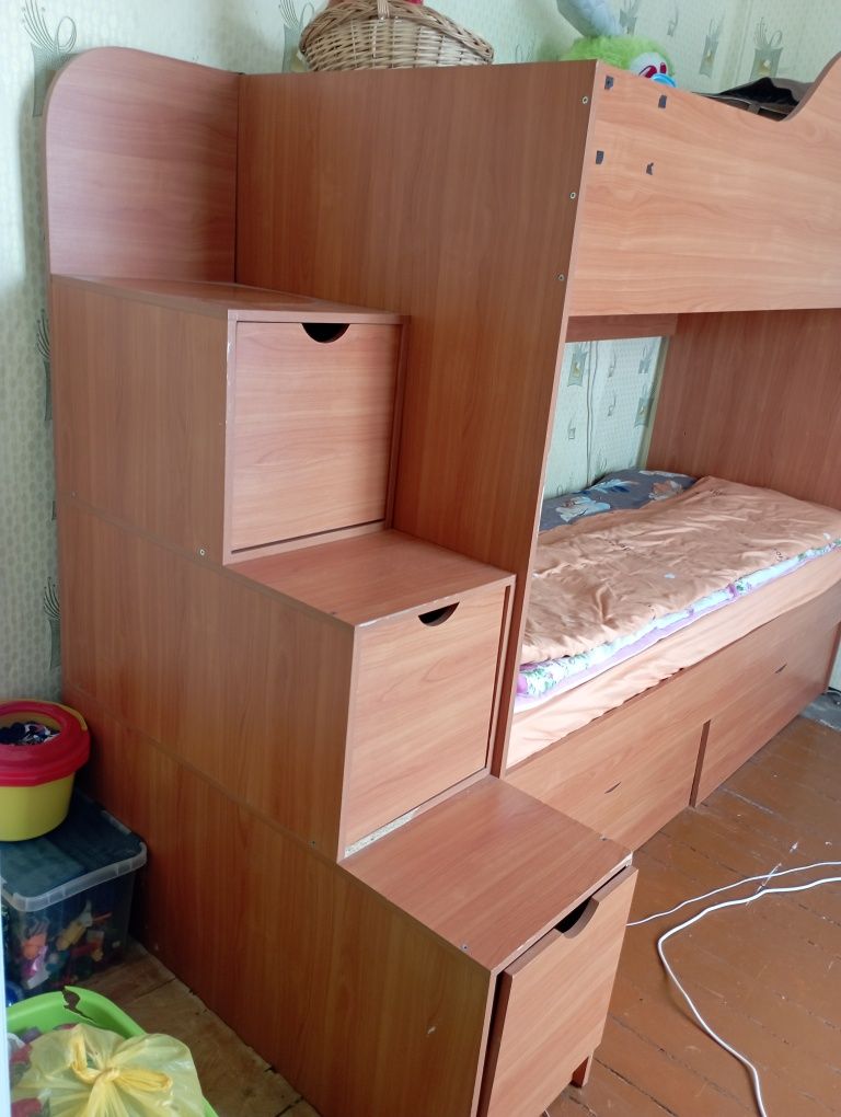 Продам двухярусную кровать