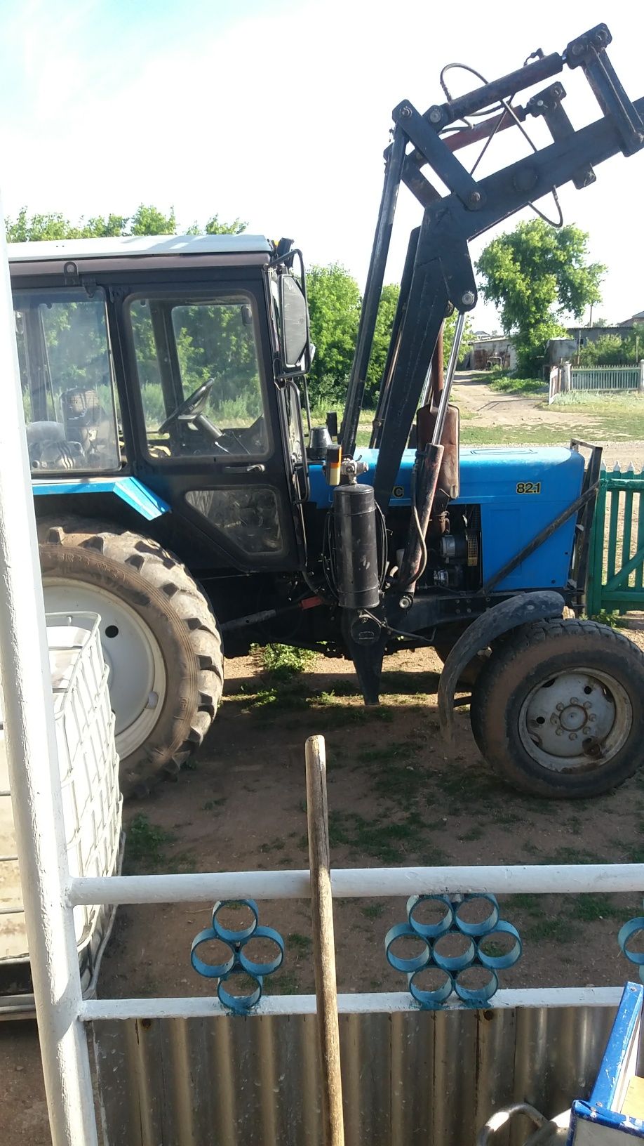 Продам  трактор .