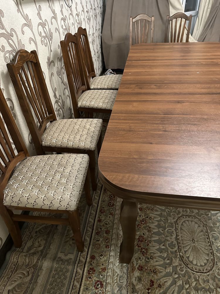 Продам стол в хорошом состояние