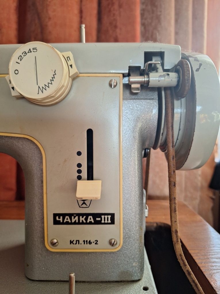Швейная машинка Чайка ножная