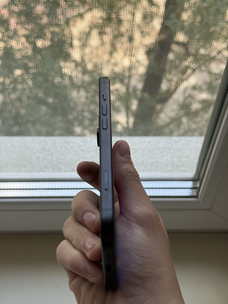 iPhone 15 на гарантии