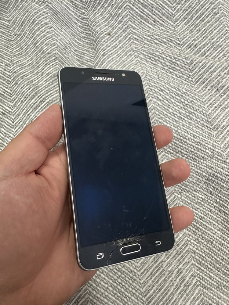 Продаю смартфон Samsung J510