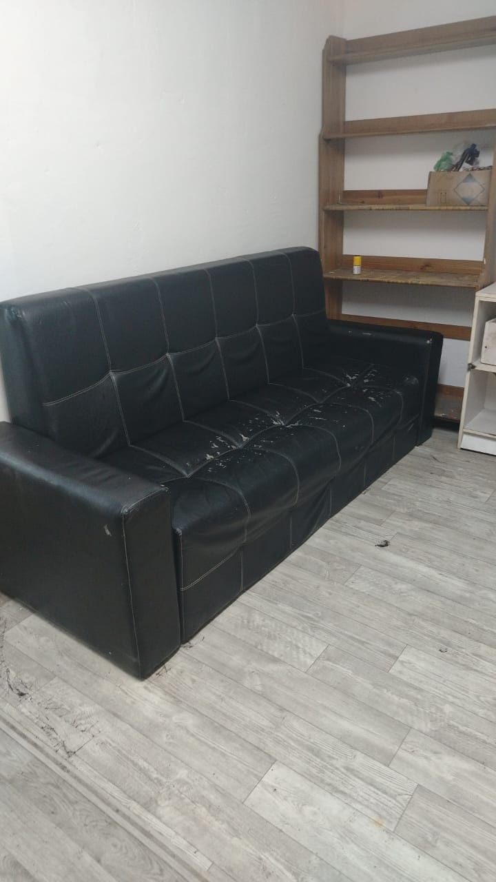 Срочно продам диваны.Б/у. Каждый по 15.000 тг