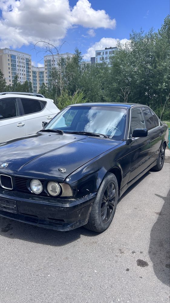 Продам машину бмв е34
