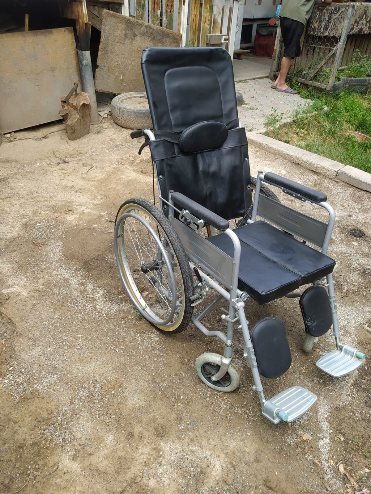 Продам инвалидную коляску