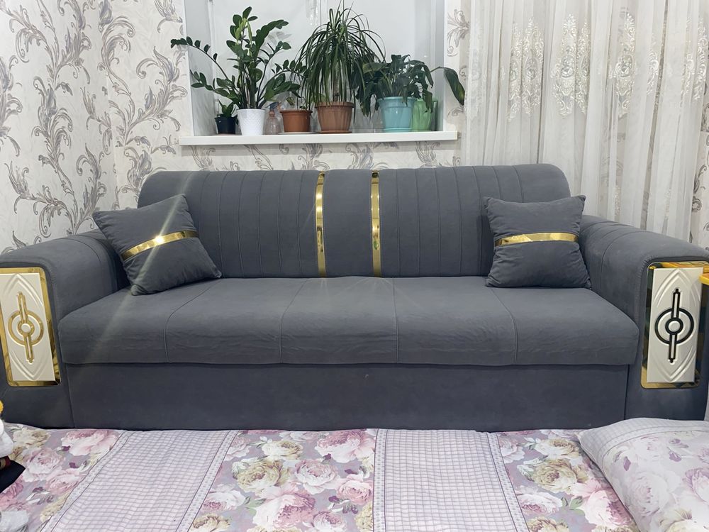 Продам Диван раскладной в хорошем состояние. Длина 2 метр.