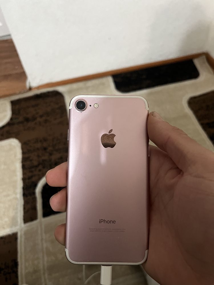 Срочно Продам айфон 7