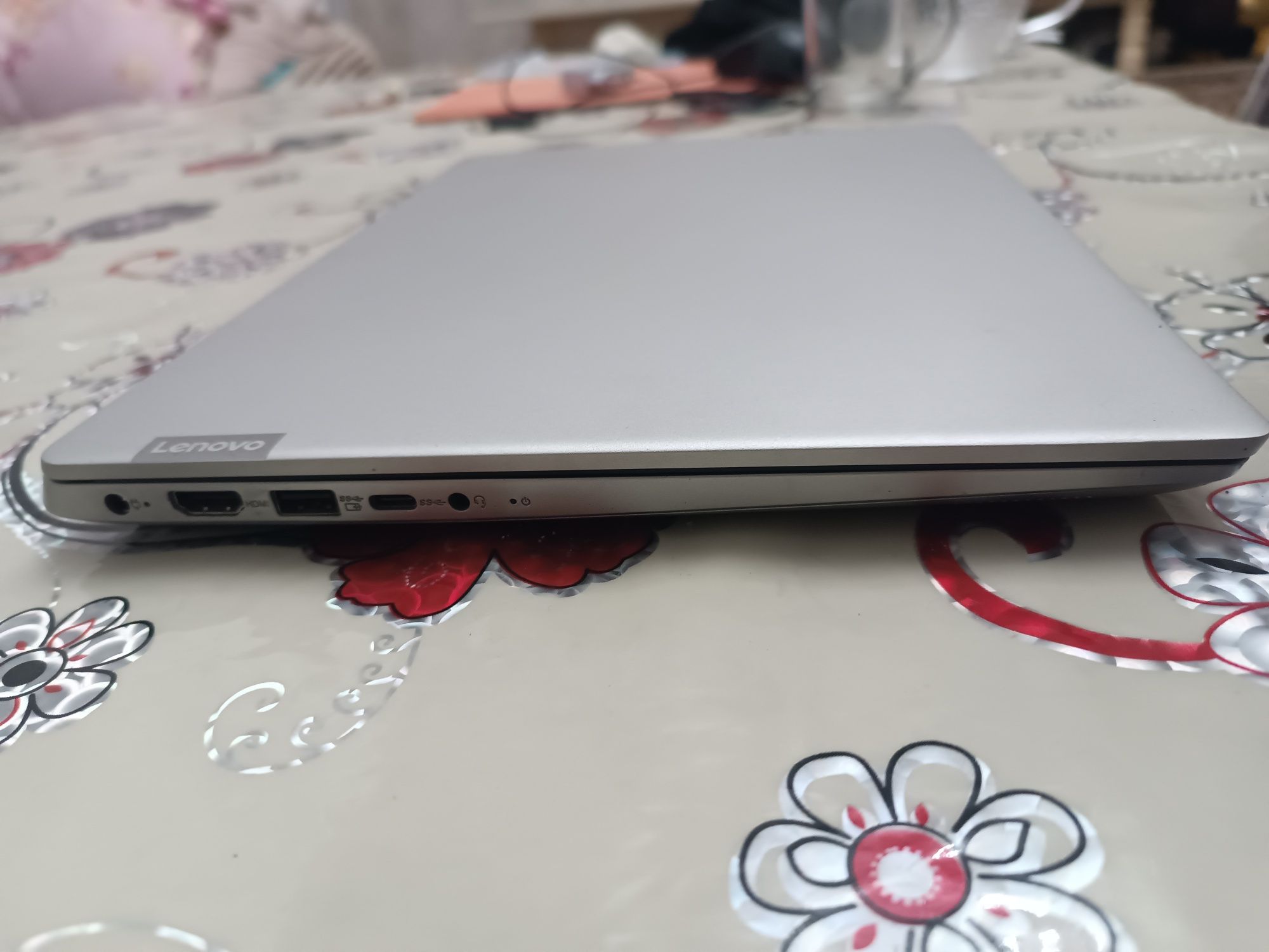 Ноутбук———LENOVO
