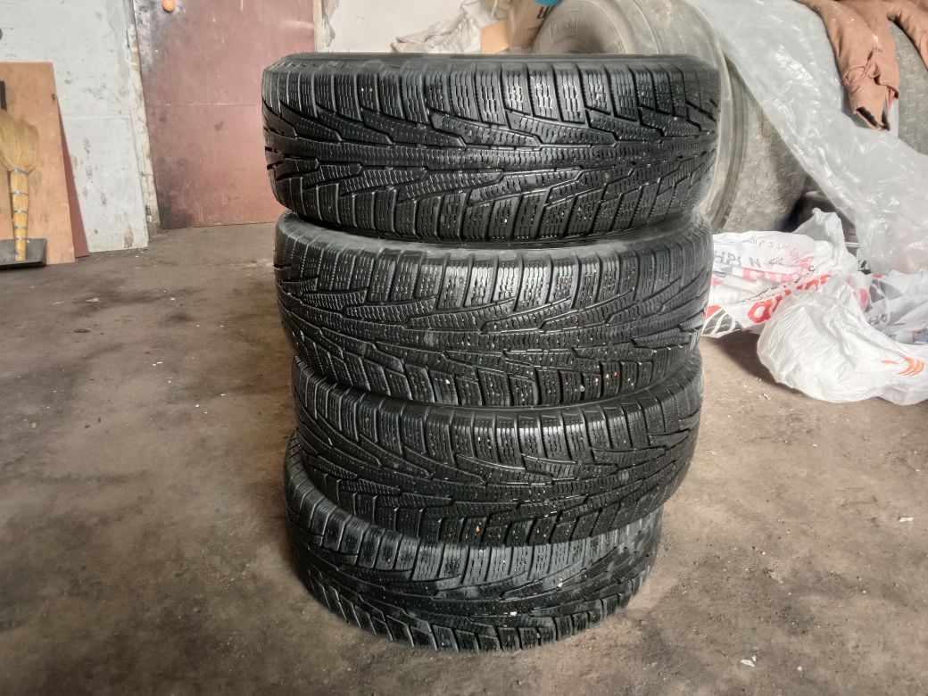 Продам шины зимние.