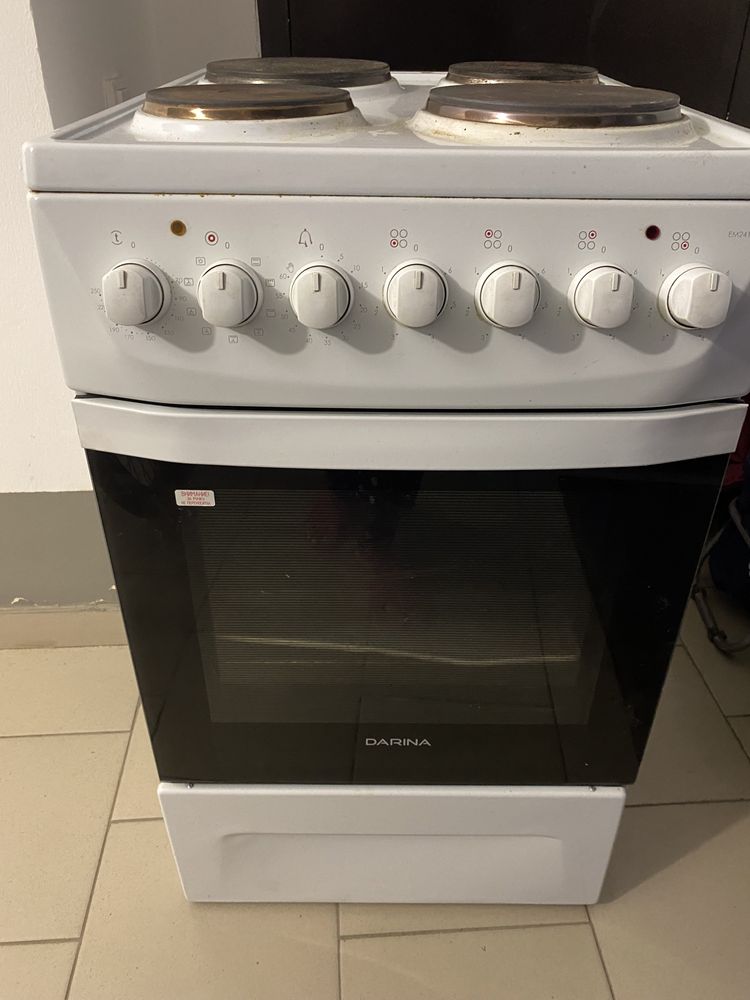 Продам электрическую плиту Darina