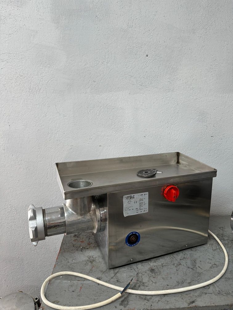 Мясорубка на 400 кг 1.5 kw двигатель турция