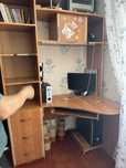 Компьютерный стол вместе с компьютером
