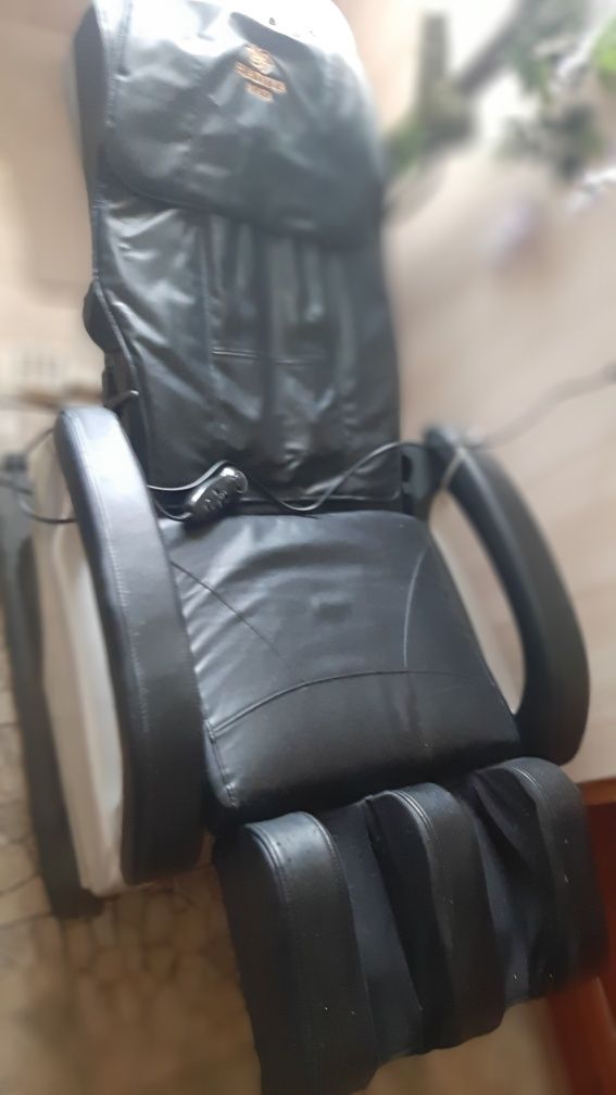 Продам массажное кресло