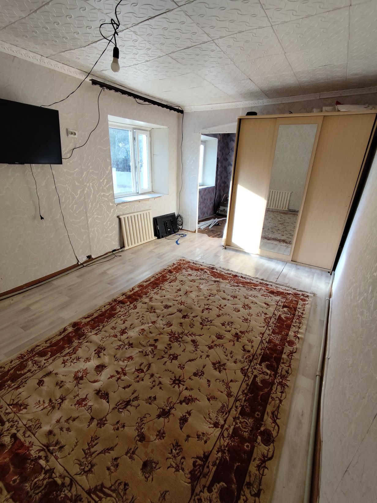 Продам часть дома. В Каскелене. Дом барачного типа.  1 комн