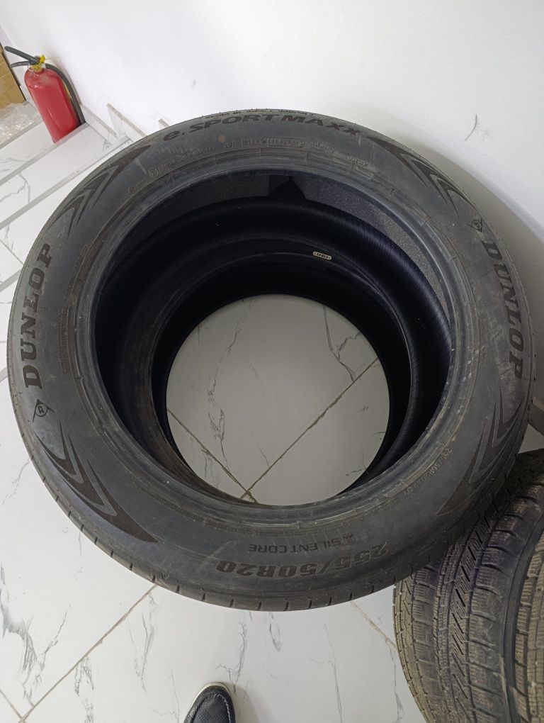 2 шины Dunlop 255/50/20