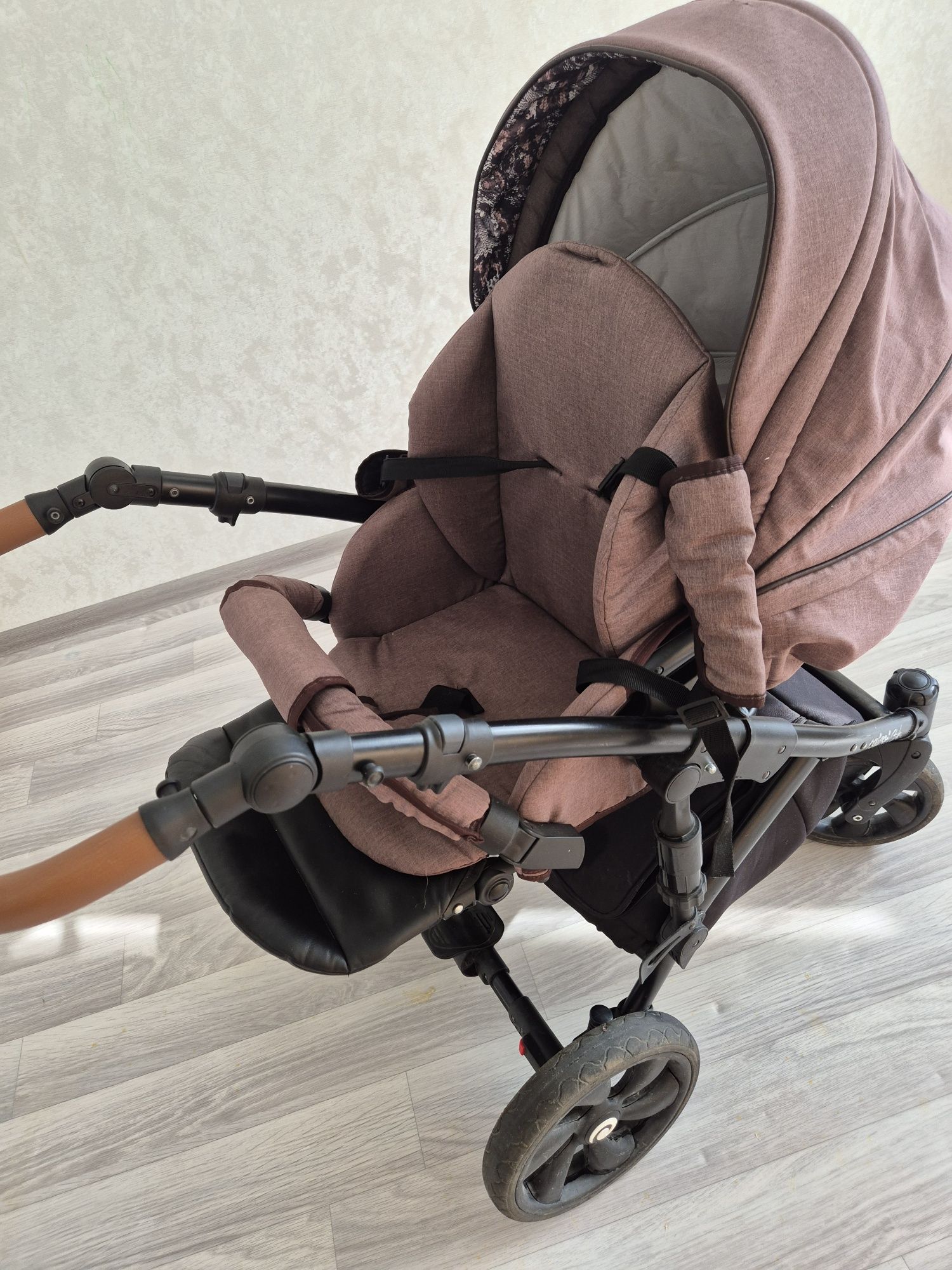 Продам детскую  коляску
