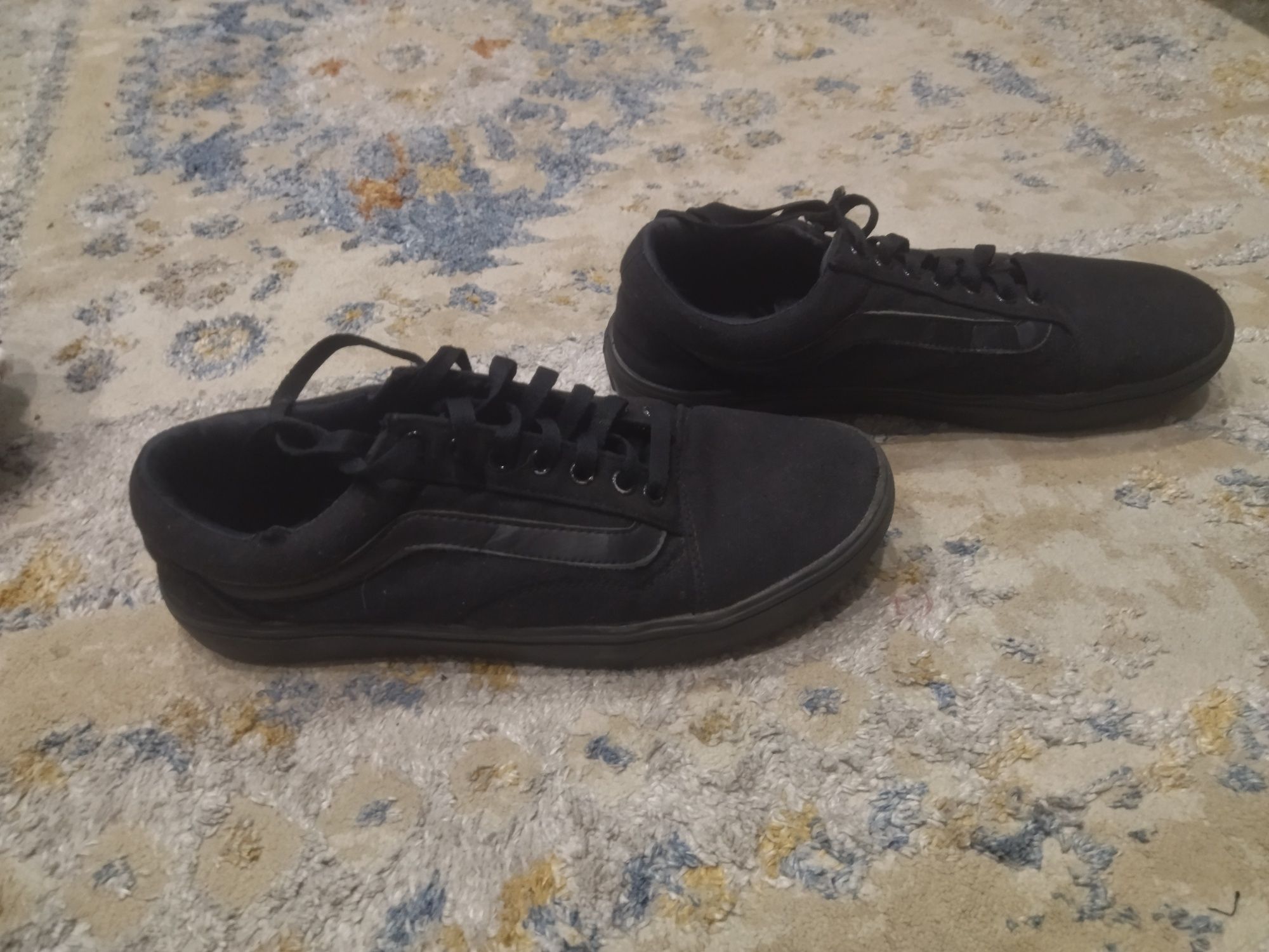 Продам кросовки ASICS,Nike