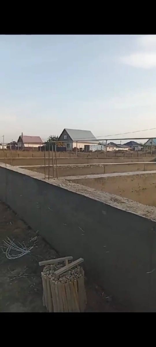 Участок с фундаментом