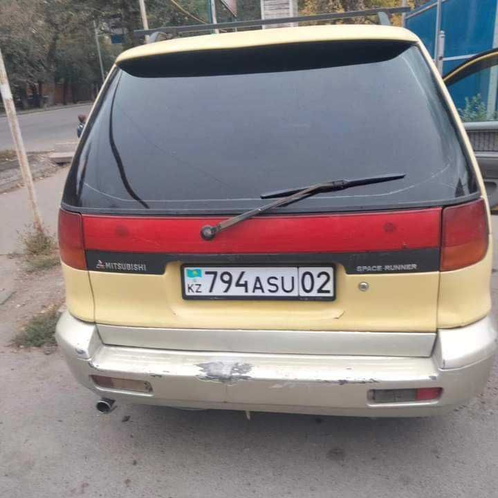 Митсубиси спейс раннер