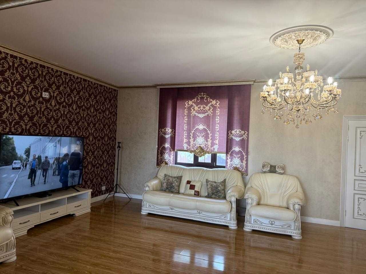 Продается новый дом в центре города
