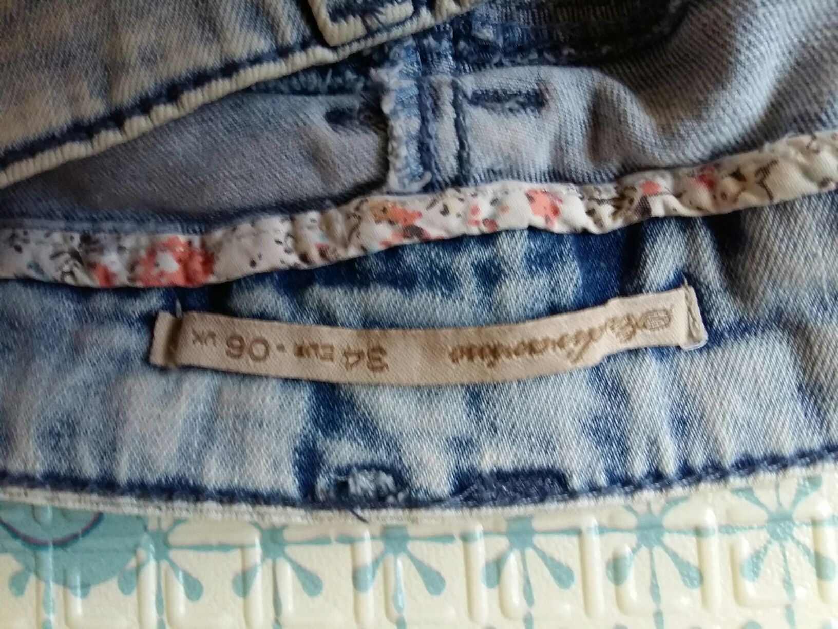 Джинсы Stradivarius фирменные