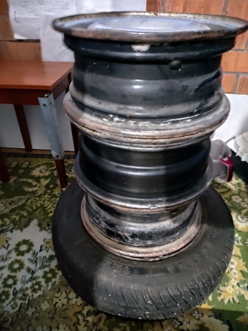 Железные диски один с резиной