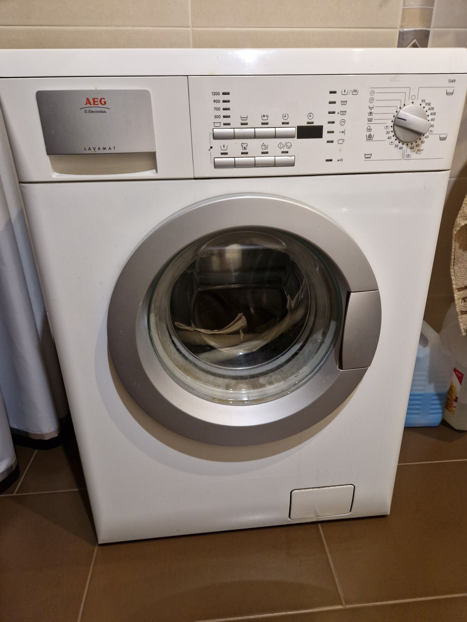Продам стиральную машину AEG
