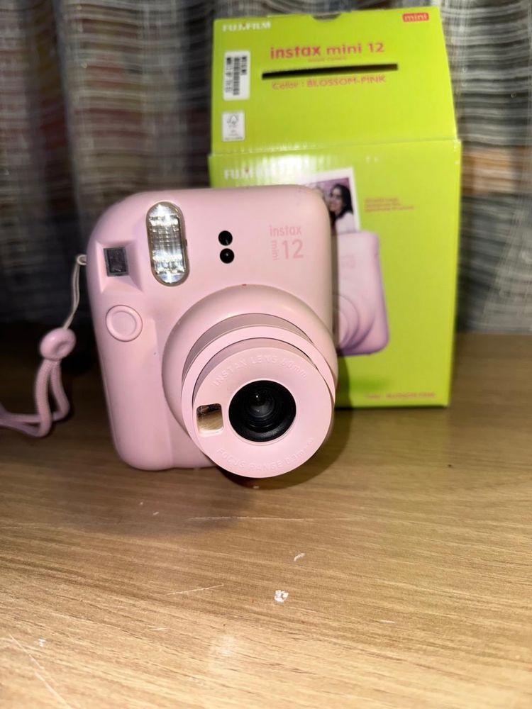 Продам instax mini 12
