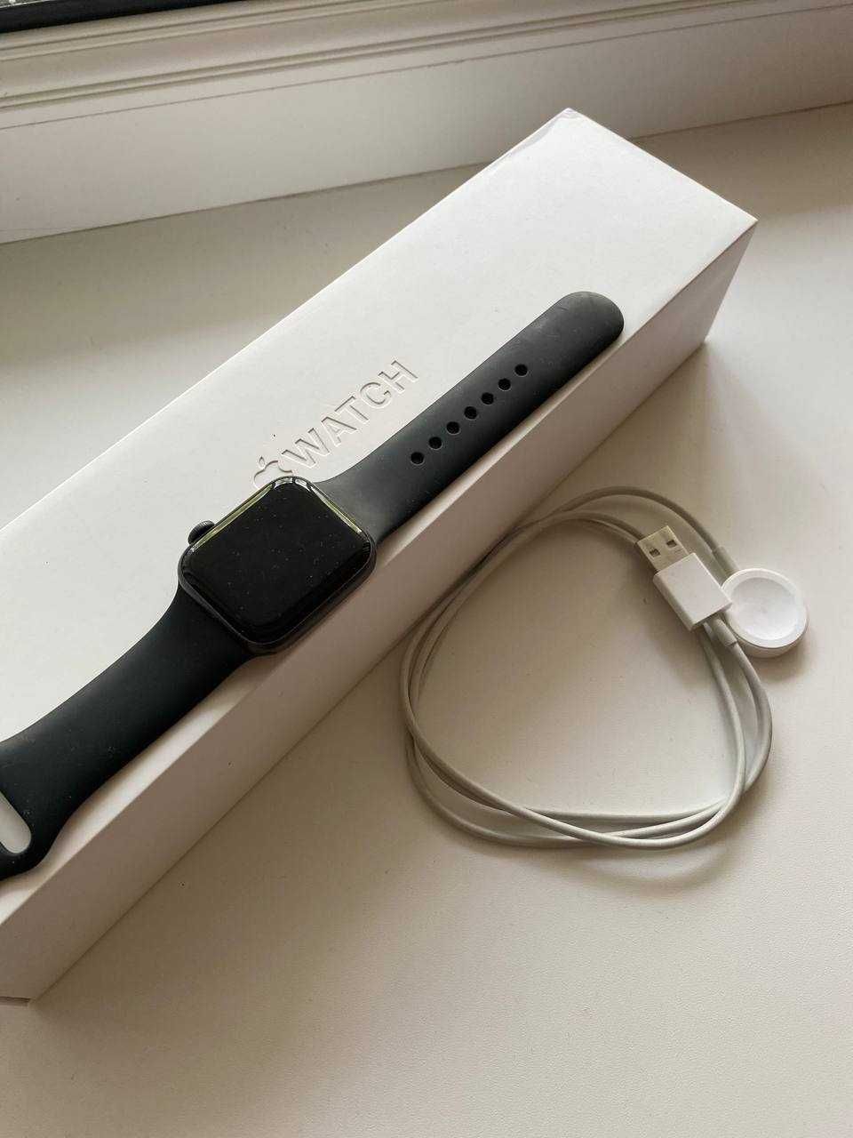 Часы Apple Watch 5