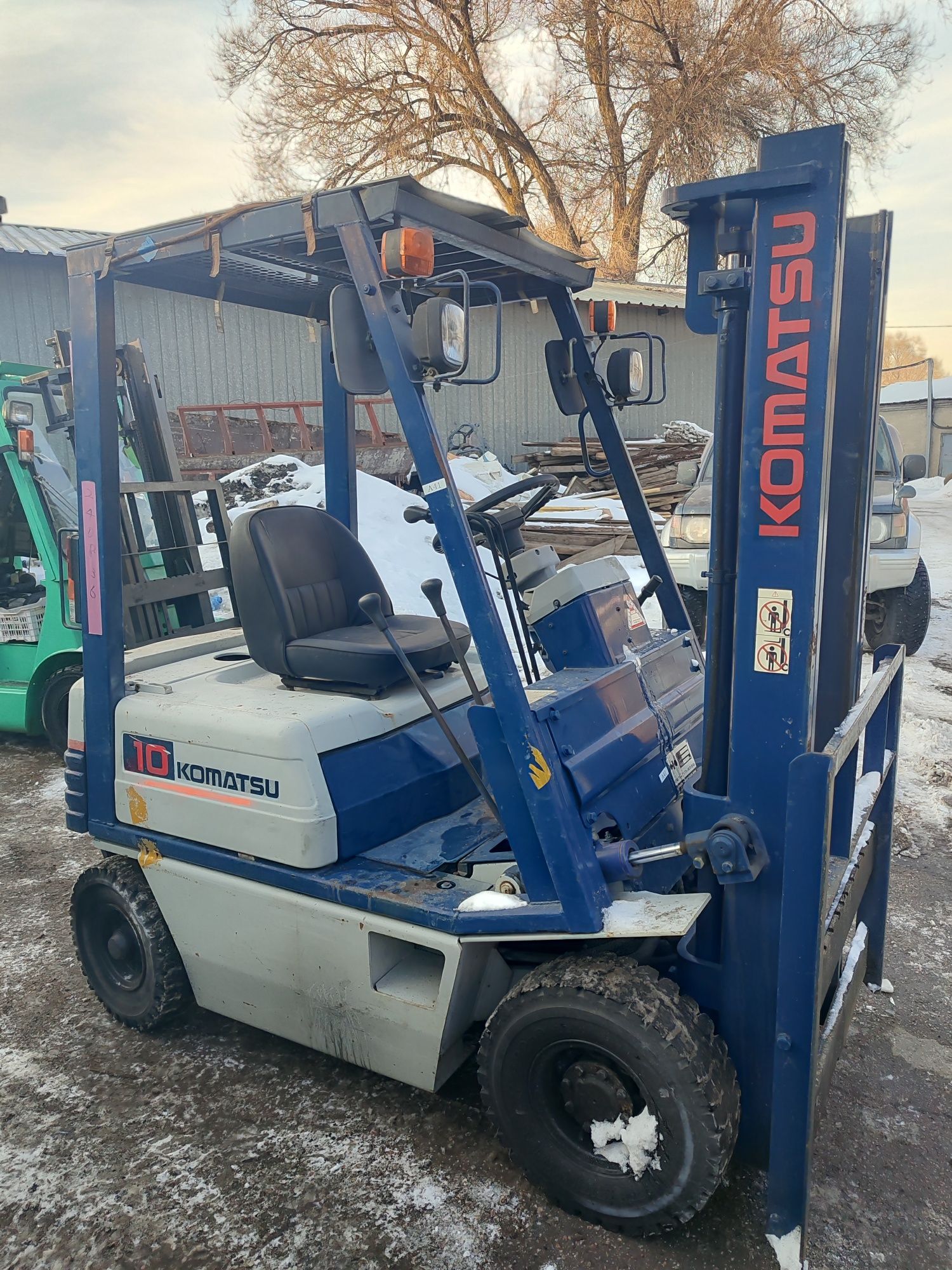 Вилочный погрузчик KOMATSU тонник (Япония)