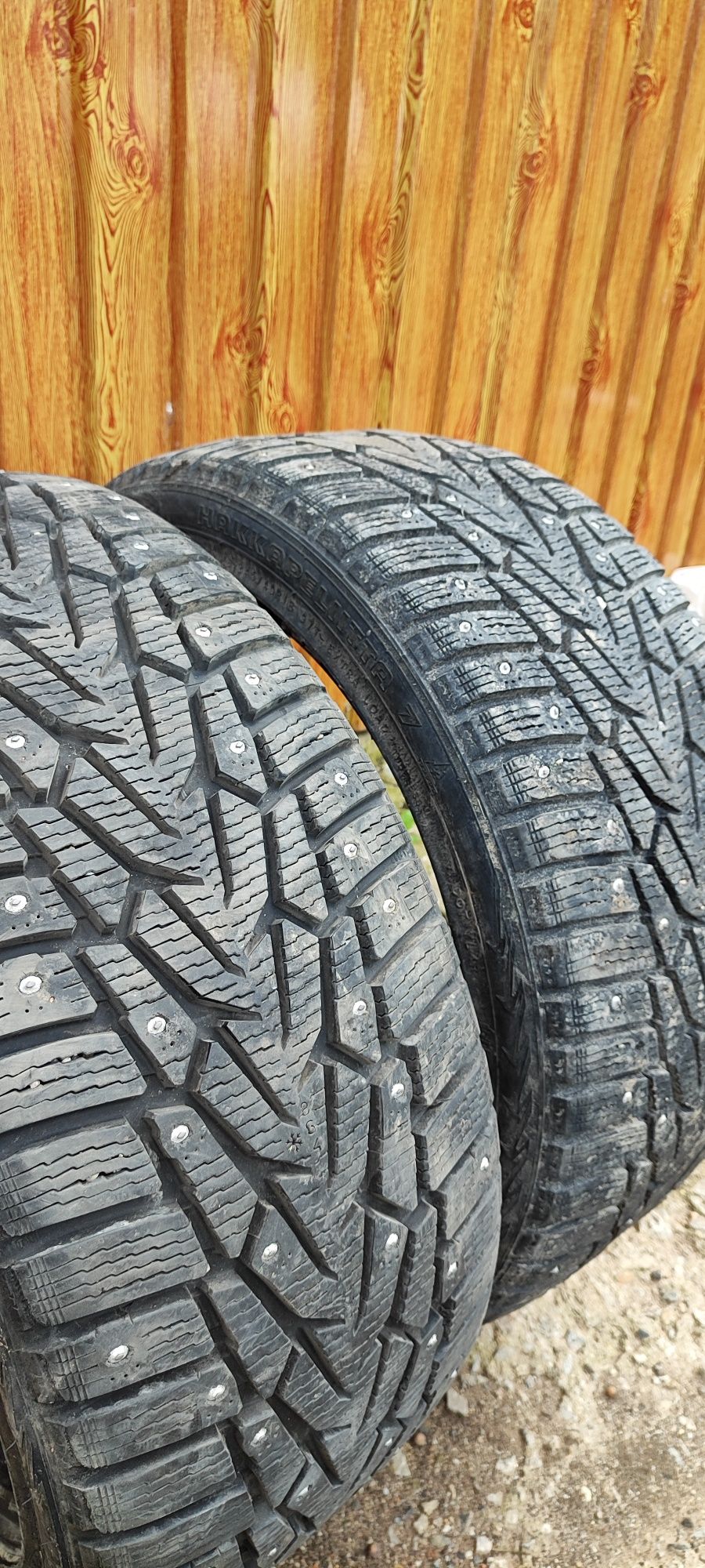 2 зимние шины Hakkapeliitta 7  R18 245/40R