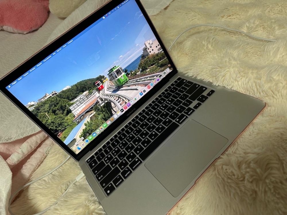 Продам MacBook Air M1 (2021) | 8GB RAM | 256GB SSD