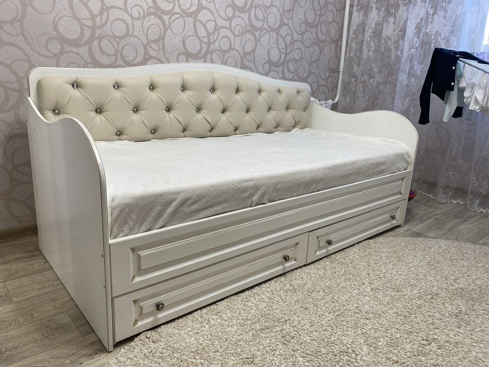 Продам детскую кровать с матрасом новый Тави отличном состоний