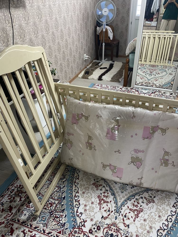 Продам детскую кроватку