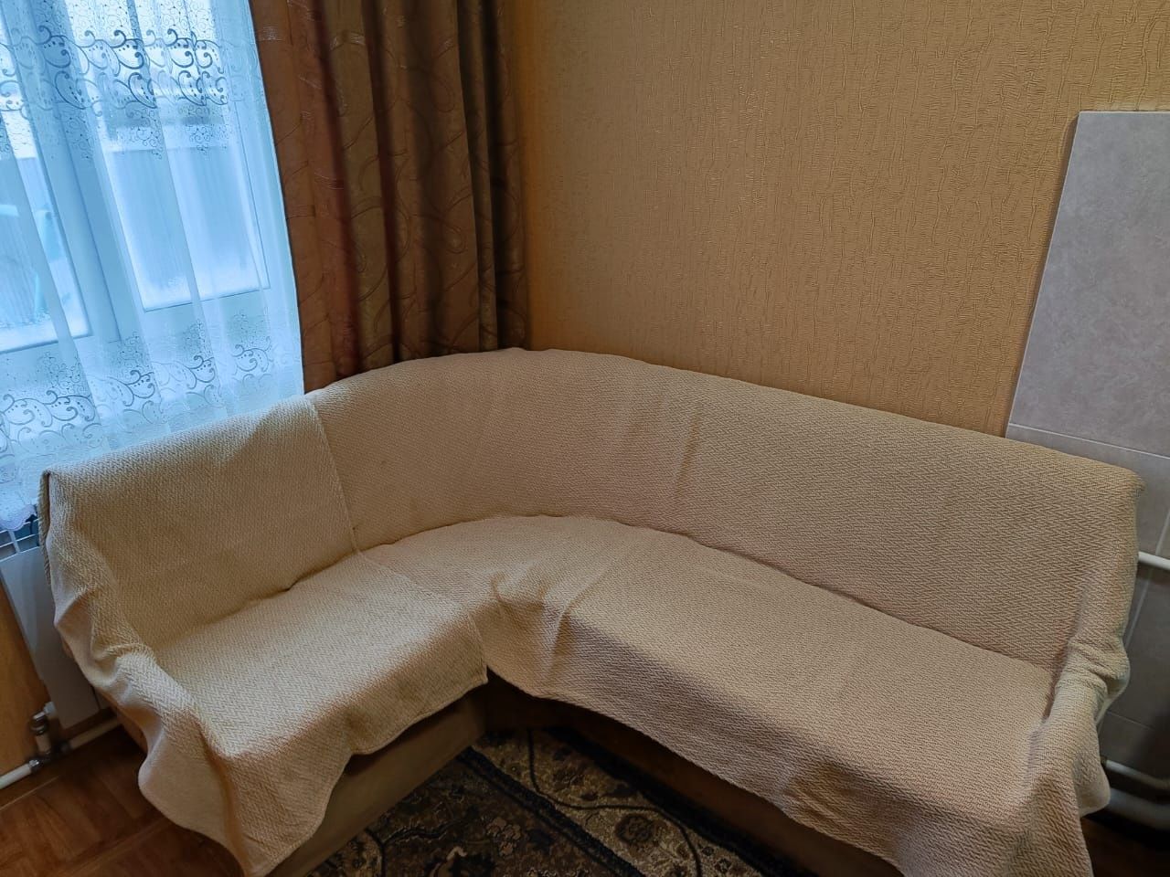 Продаю кухонный диван