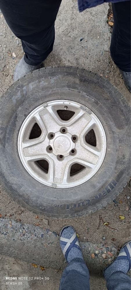 Сатылады 4 дөңгелек дисктармен бірге  размер   275/70R/16