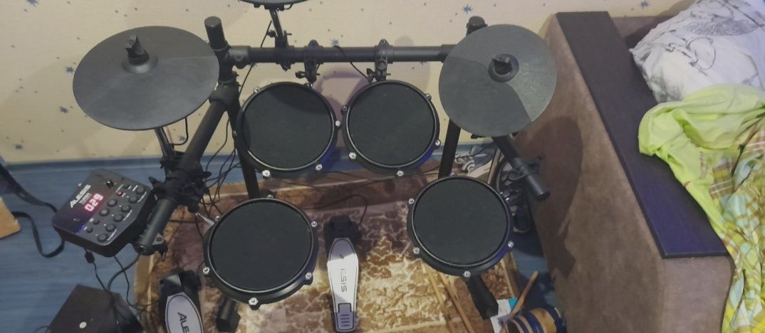 Барабання установка Alesis turbo mesh kit
