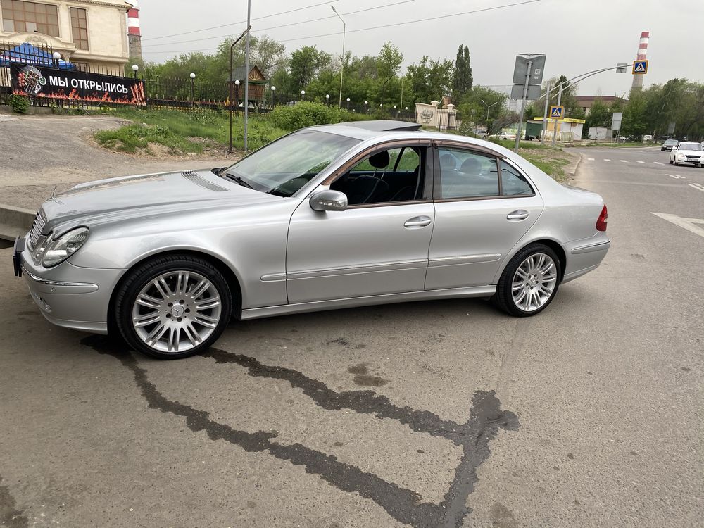 Продам оригинальные ветровики w211
