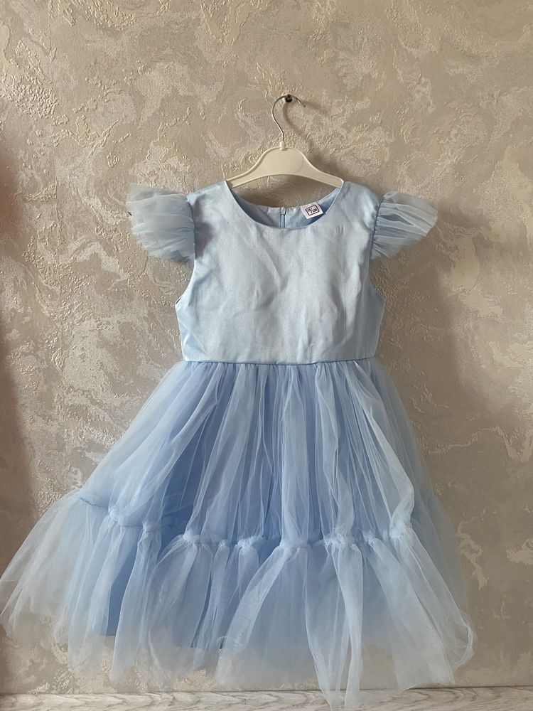 Платья девочковые, на 4-5 лет