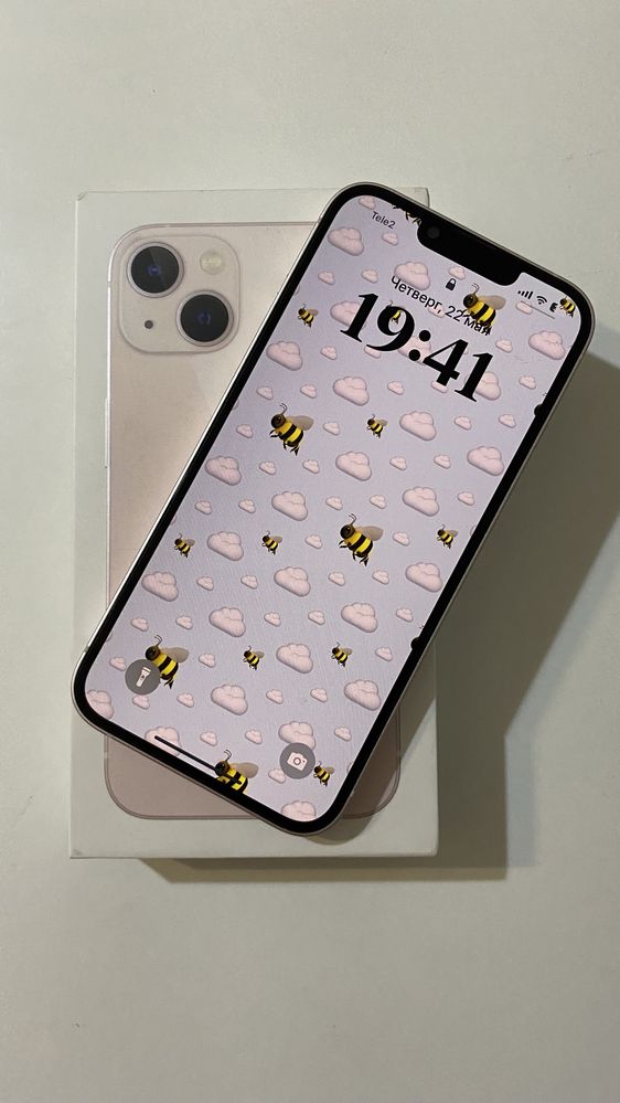 Продам IPhone 13,128