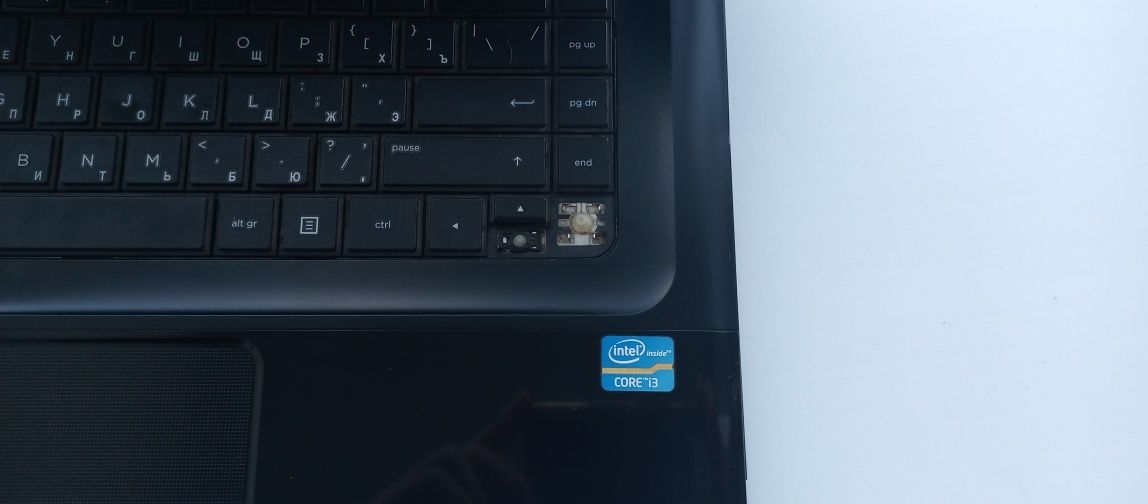 HP 2000 Notebook PC состояние (бу)+ игровая мышь и коврик