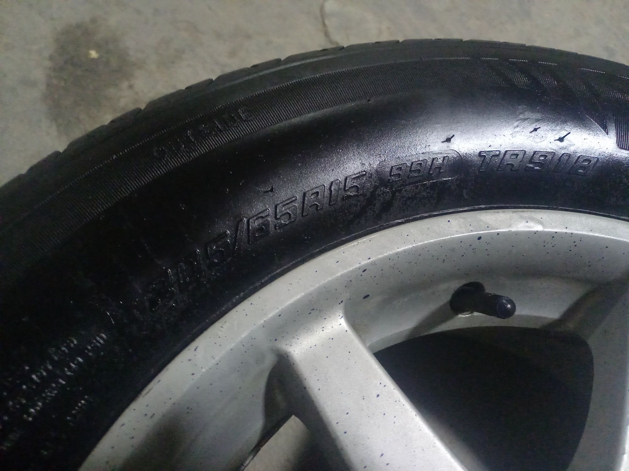 Продам шины летние состояние идеал 205/65/15 без шишек торг есть ТОРГ!
