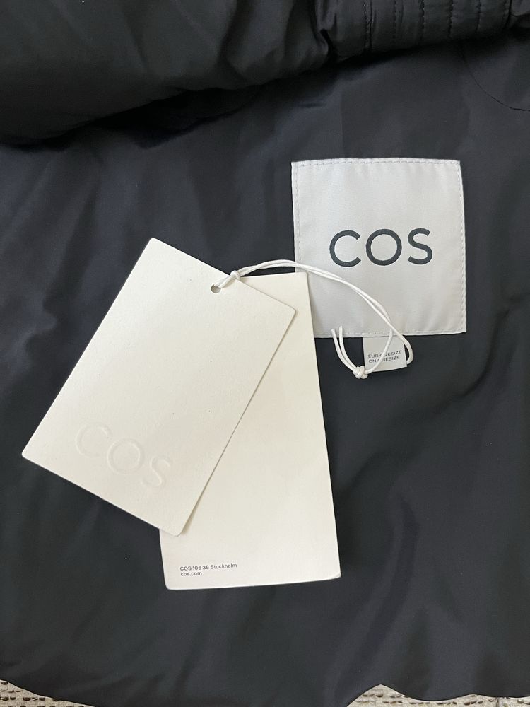 новый съемный капюшон COS