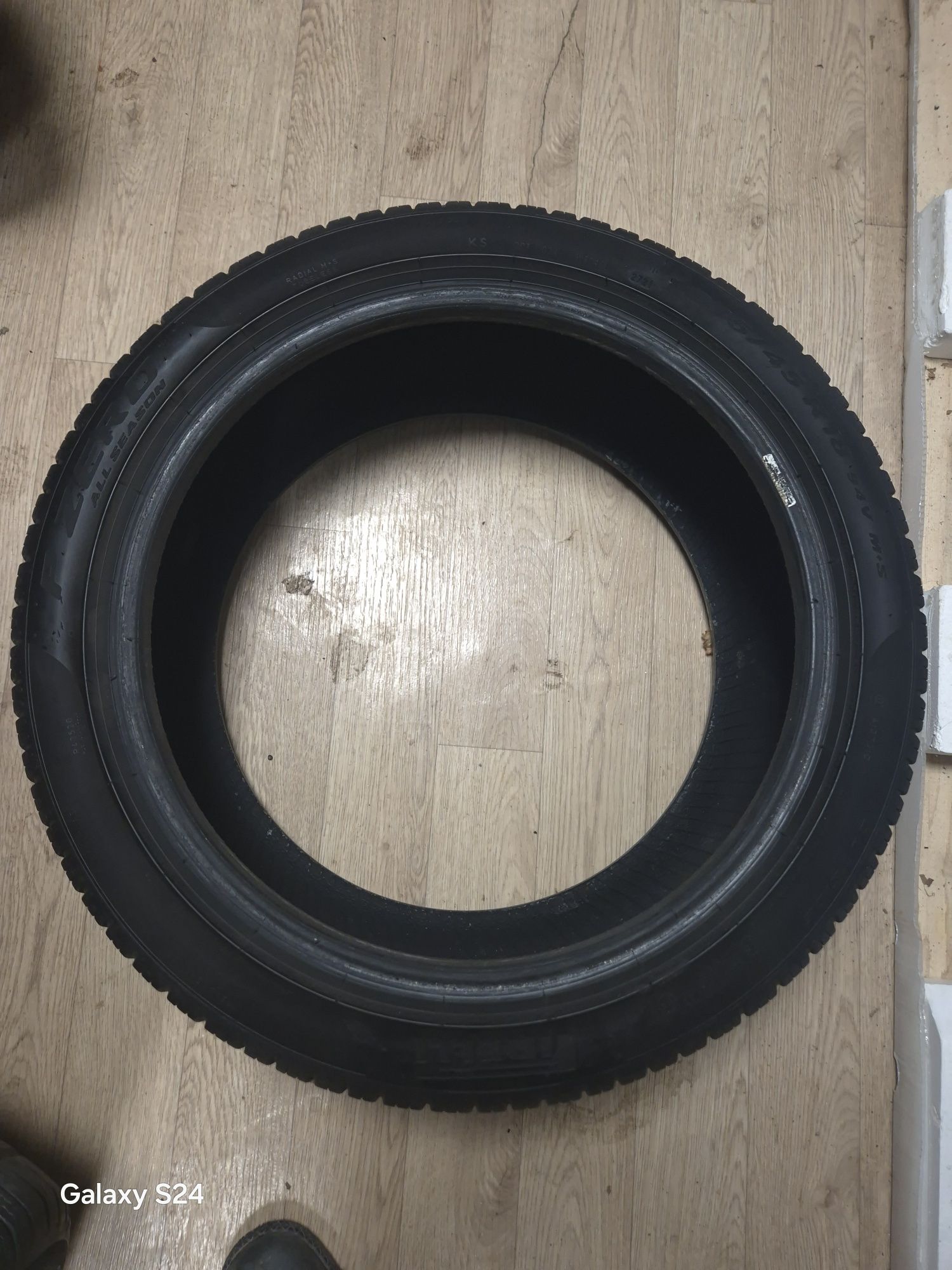 Продам летние шины R18 Pirelli