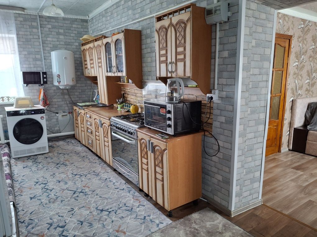 Продам полдома ул Каржауова 6/2, трехкомнатный
