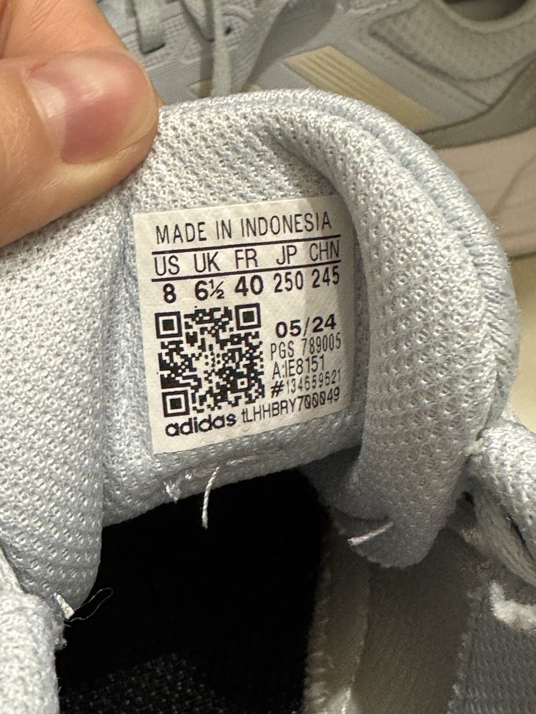 Кроссовки Adidas женские ,38 размер