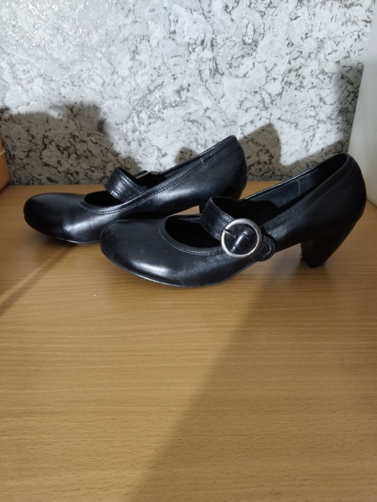 Продам туфли 38р